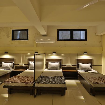 Night Halt Dormitory Ахмедабад Экстерьер фото