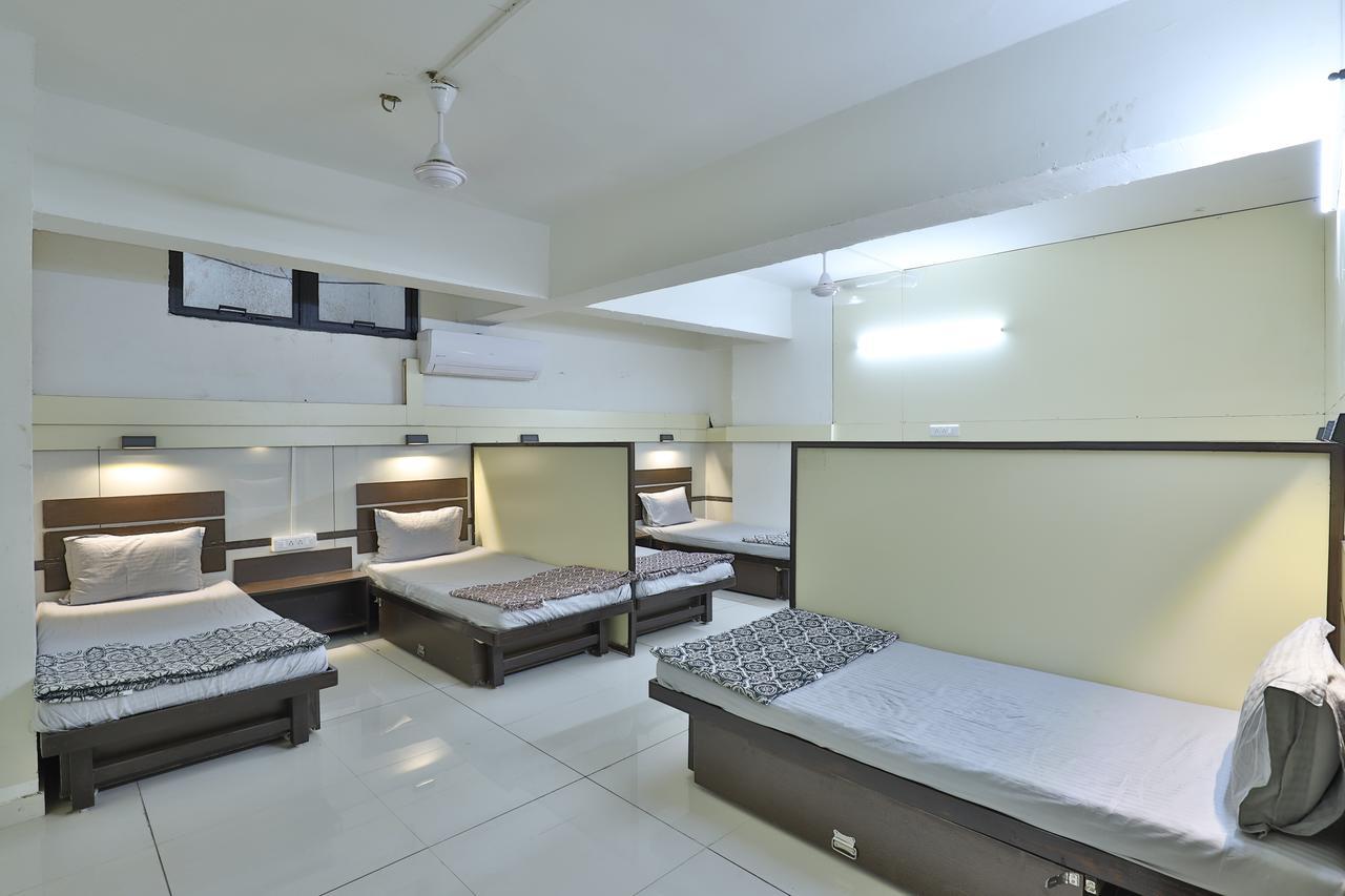 Night Halt Dormitory Ахмедабад Экстерьер фото