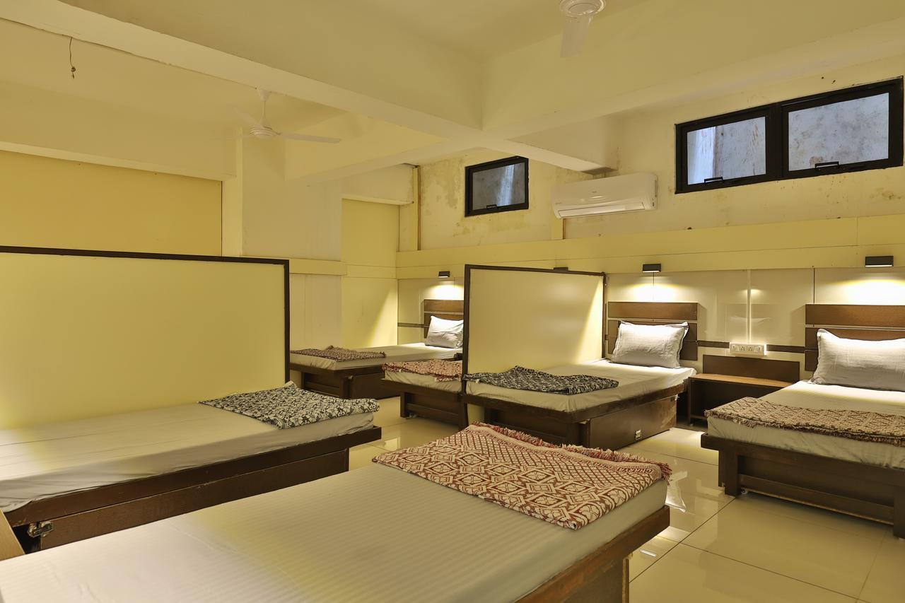Night Halt Dormitory Ахмедабад Экстерьер фото